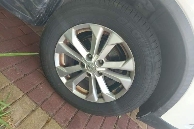 Used Nissan X-Trail 2015 2.0L CVT Comfort MAX Edition 2WD Right Front Wheel Hub