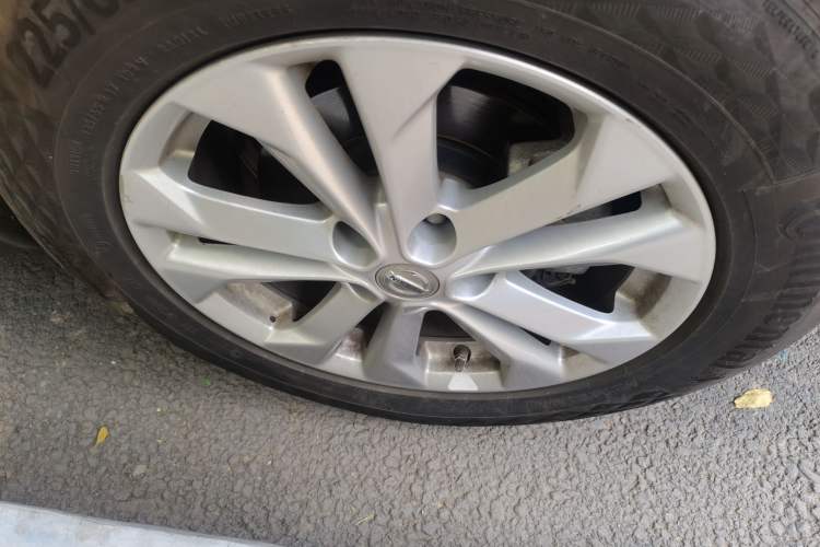 Used Nissan X-Trail 2015 2.5L CVT Leading MAX Edition 4WD Right Front Wheel Hub