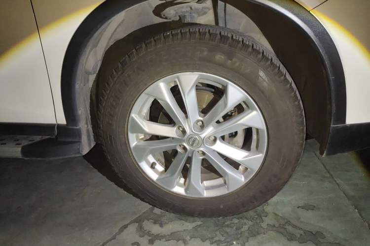 Used Nissan X-Trail 2015 2.0L CVT Comfort MAX Edition 2WD Right Front Wheel Hub