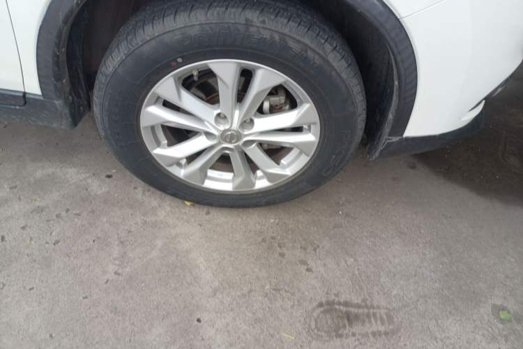Used Nissan X-Trail 2015 2.5L CVT Leading MAX Edition 4WD Right Front Wheel Hub