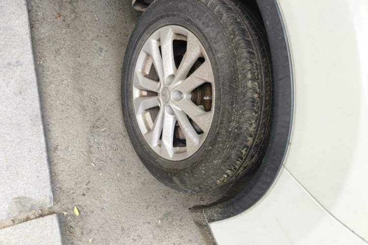 Used Nissan X-Trail 2015 2.0L CVT Comfort MAX Edition 2WD Right Front Wheel Hub