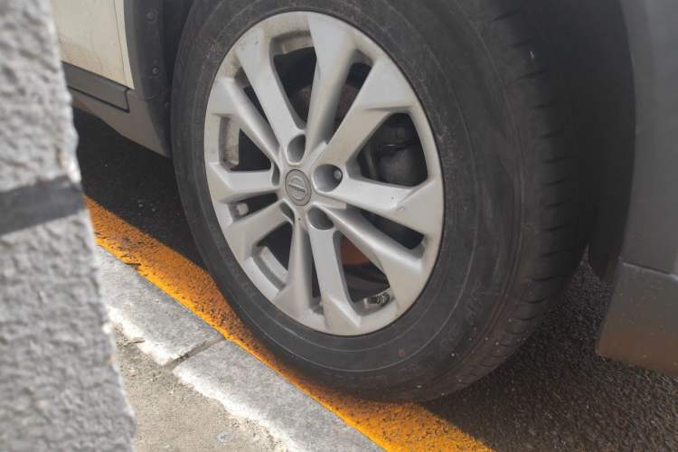 Used Nissan X-Trail 2015 2.5L CVT Leading MAX Edition 4WD Right Front Wheel Hub