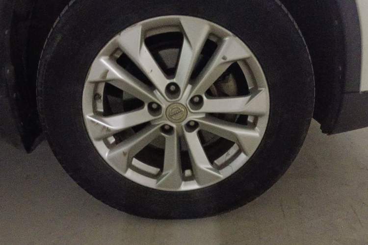 Used Nissan X-Trail 2015 2.5L CVT Leading MAX Edition 4WD Right Front Wheel Hub