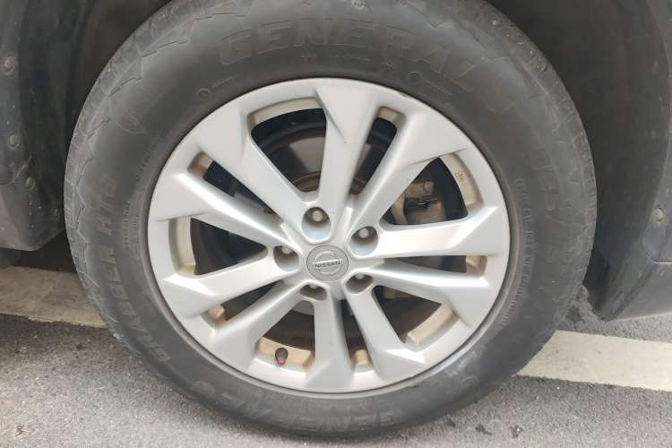 Used Nissan X-Trail 2015 2.0L CVT Comfort MAX Edition 2WD Right Front Wheel Hub