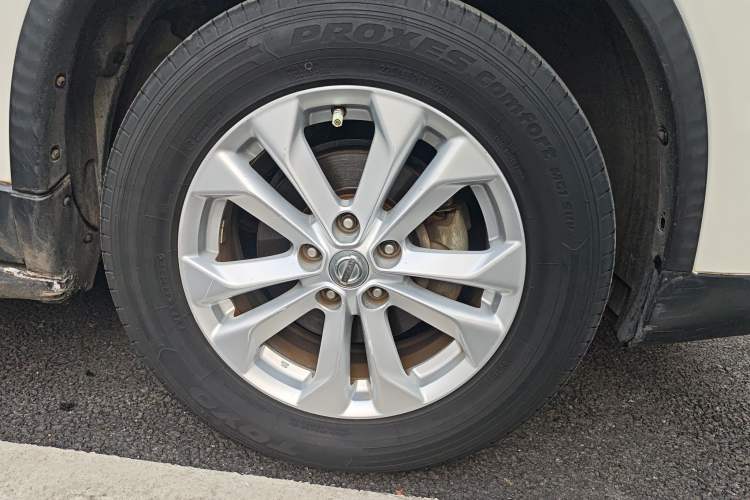 Used Nissan X-Trail 2015 2.0L CVT Comfort MAX Edition 2WD Right Front Wheel Hub