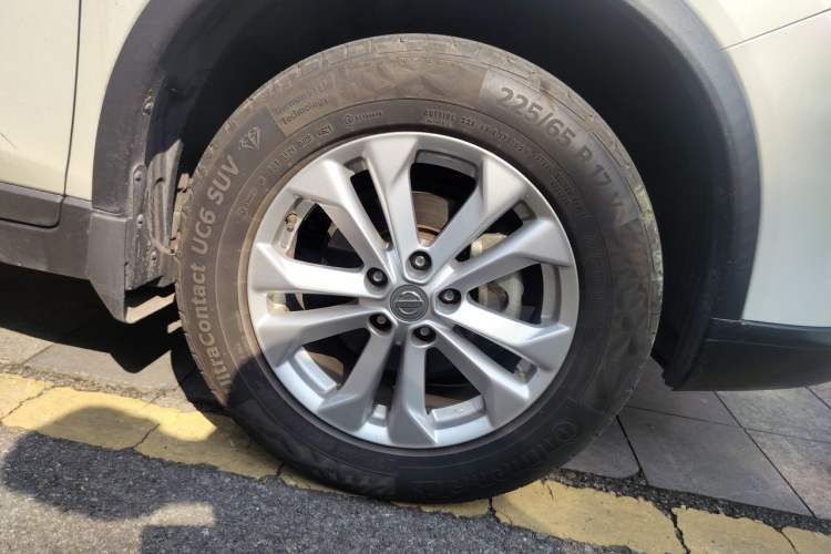Used Nissan X-Trail 2015 2.0L CVT Comfort MAX Edition 2WD Right Front Wheel Hub