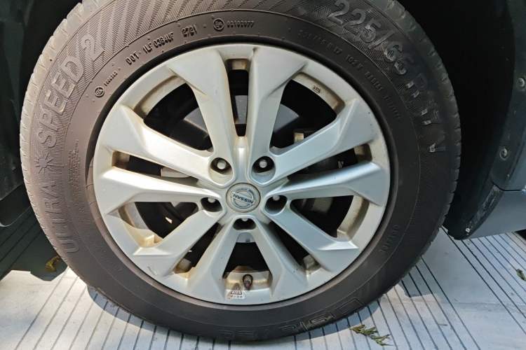 Used Nissan X-Trail 2015 2.0L CVT Comfort MAX Edition 2WD Right Front Wheel Hub