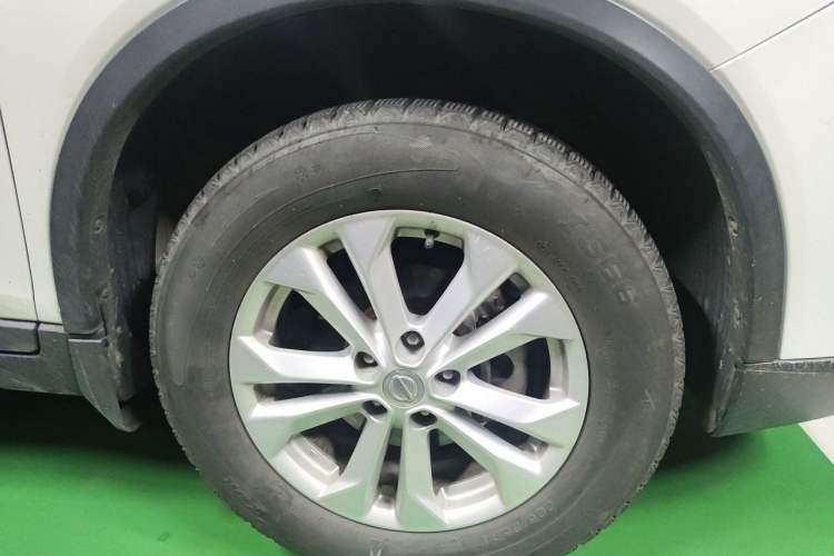 Used Nissan X-Trail 2015 2.0L CVT Comfort MAX Edition 2WD Right Front Wheel Hub