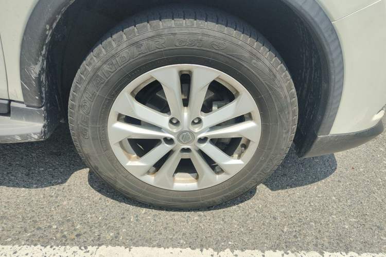 Used Nissan X-Trail 2015 2.0L CVT Comfort MAX Edition 2WD Right Front Wheel Hub