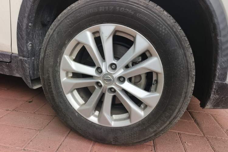 Used Nissan X-Trail 2015 2.0L CVT Comfort MAX Edition 2WD Right Front Wheel Hub