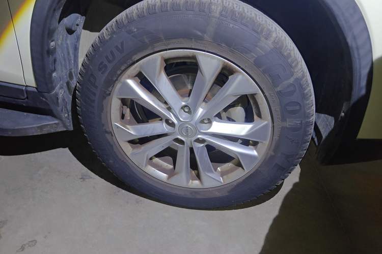 Used Nissan X-Trail 2015 2.0L CVT Comfort MAX Edition 2WD Right Front Wheel Hub