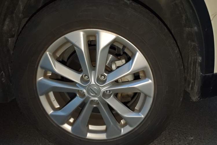Used Nissan X-Trail 2015 2.0L CVT Comfort MAX Edition 2WD Right Front Wheel Hub