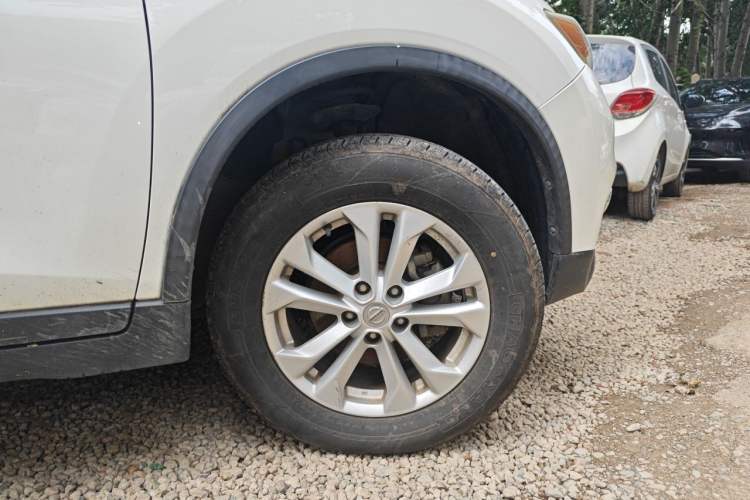 Used Nissan X-Trail 2015 2.0L CVT Comfort MAX Edition 2WD Right Front Wheel Hub