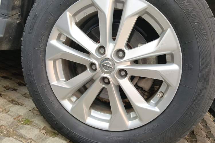 Used Nissan X-Trail 2015 2.0L CVT Comfort MAX Edition 2WD Right Front Wheel Hub