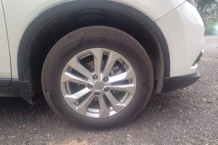 Used Nissan X-Trail 2015 2.0L CVT Comfort MAX Edition 2WD Right Front Wheel Hub