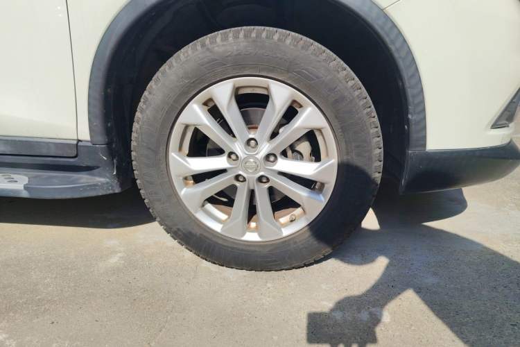 Used Nissan X-Trail 2015 2.0L CVT Comfort MAX Edition 2WD Right Front Wheel Hub