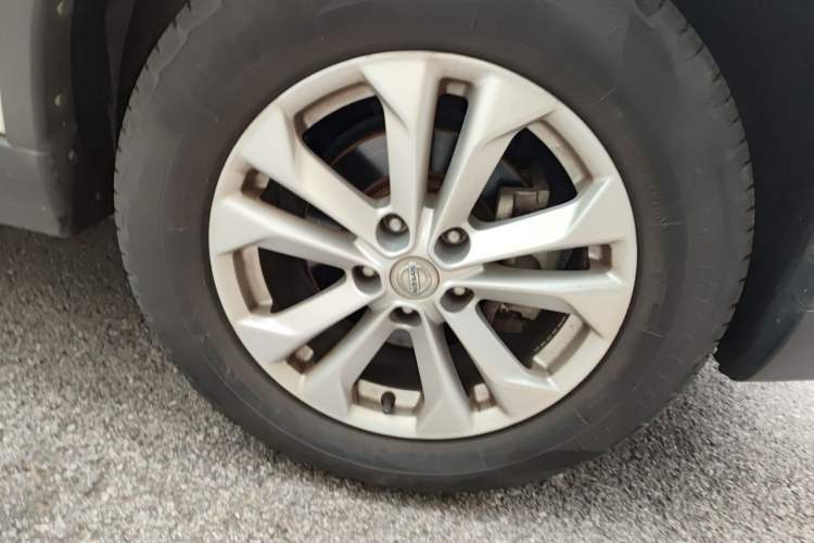 Used Nissan X-Trail 2015 2.0L CVT Comfort MAX Edition 2WD Right Front Wheel Hub