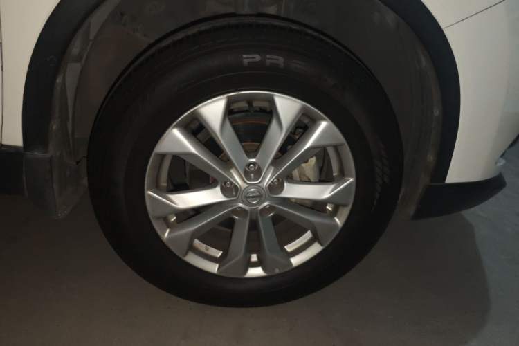 Used Nissan X-Trail 2015 2.0L CVT Comfort MAX Edition 2WD Right Front Wheel Hub