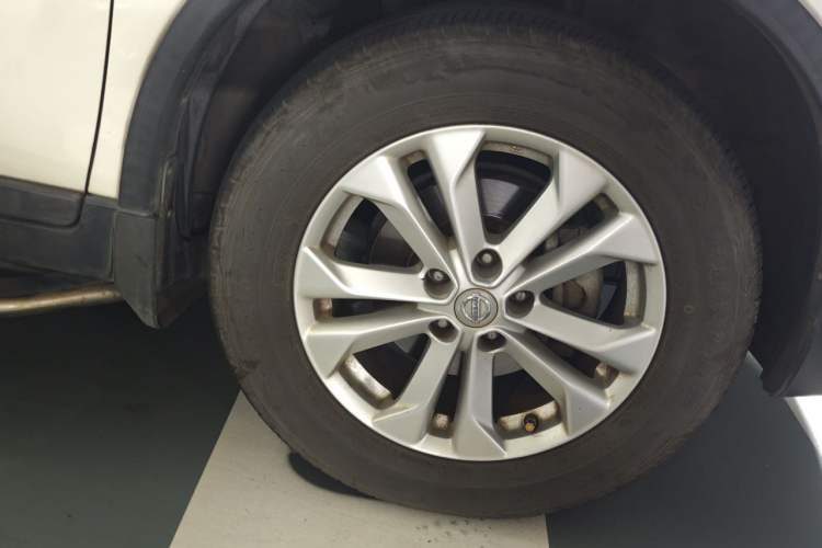 Used Nissan X-Trail 2015 2.0L CVT Comfort MAX Edition 2WD Right Front Wheel Hub