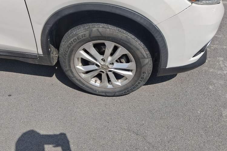 Used Nissan X-Trail 2015 2.0L CVT Comfort MAX Edition 2WD Right Front Wheel Hub