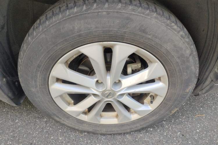 Used Nissan X-Trail 2015 2.0L CVT Comfort MAX Edition 2WD Right Front Wheel Hub