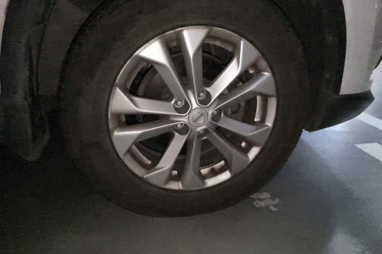 Used Nissan X-Trail 2015 2.0L CVT Comfort MAX Edition 2WD Right Front Wheel Hub
