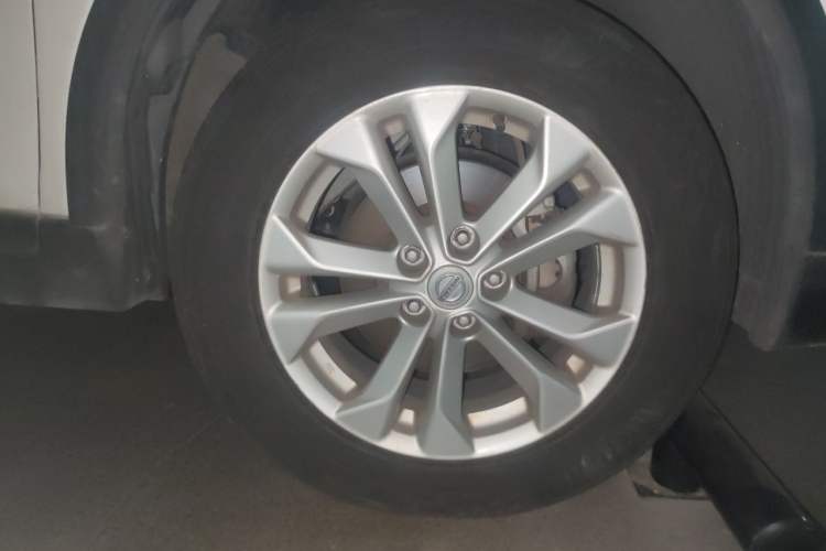 Used Nissan X-Trail 2015 2.5L CVT Leading MAX Edition 4WD Right Front Wheel Hub