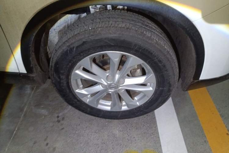 Used Nissan X-Trail 2015 2.0L CVT Comfort MAX Edition 2WD Right Front Wheel Hub