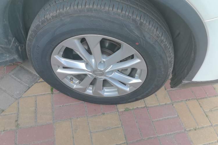 Used Nissan X-Trail 2015 2.0L CVT Comfort MAX Edition 2WD Right Front Wheel Hub