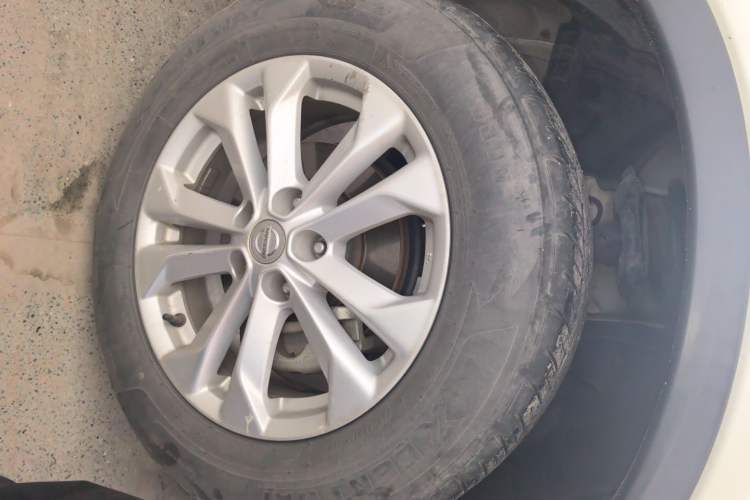Used Nissan X-Trail 2015 2.0L CVT Comfort MAX Edition 2WD Right Front Wheel Hub