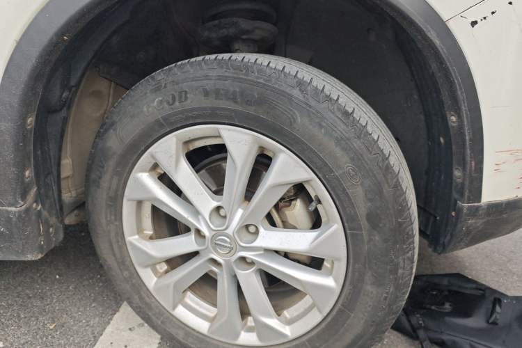 Used Nissan X-Trail 2015 2.0L CVT Comfort MAX Edition 2WD Right Front Wheel Hub