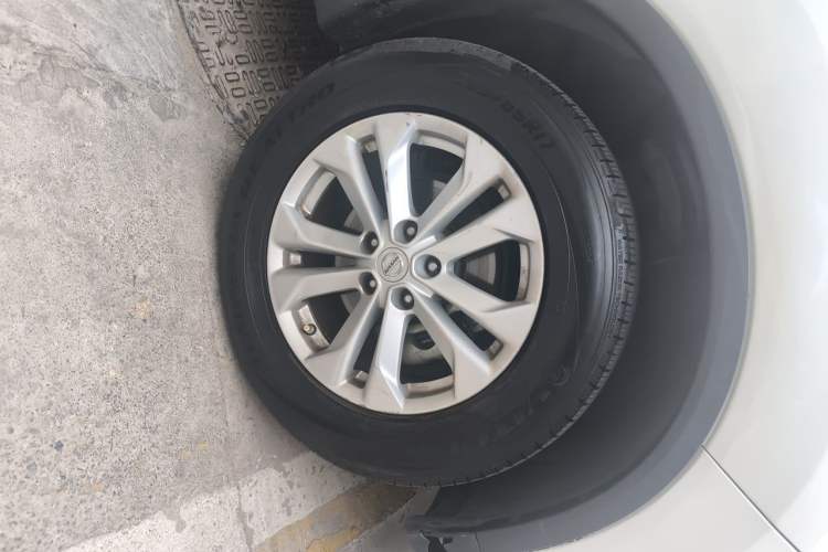 Used Nissan X-Trail 2015 2.0L CVT Comfort MAX Edition 2WD Right Front Wheel Hub