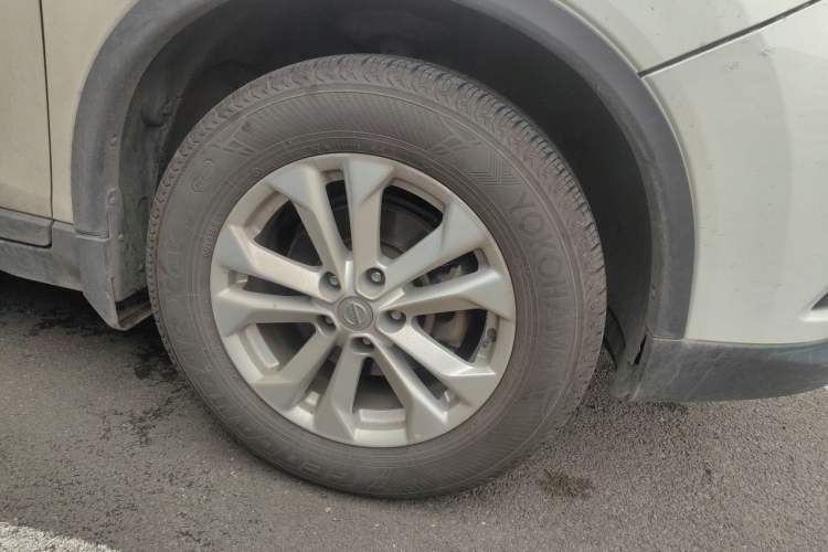 Used Nissan X-Trail 2015 2.5L CVT Leading MAX Edition 4WD Right Front Wheel Hub