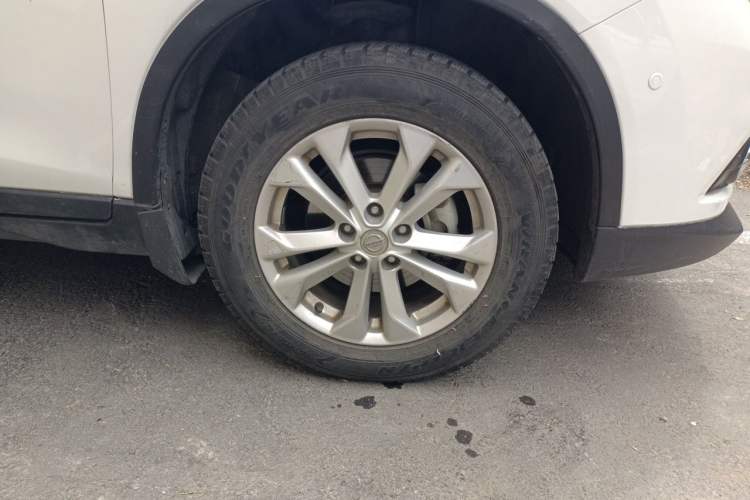 Used Nissan X-Trail 2015 2.5L CVT Leading MAX Edition 4WD Right Front Wheel Hub