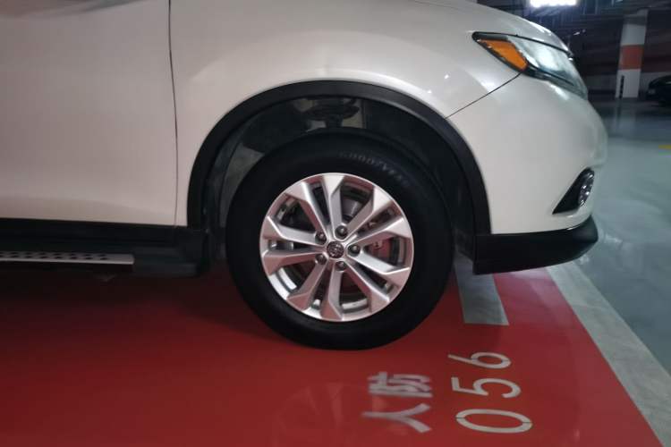 Used Nissan X-Trail 2015 2.0L CVT Comfort MAX Edition 2WD Right Front Wheel Hub