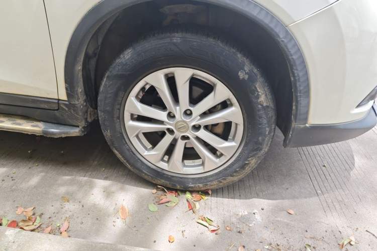 Used Nissan X-Trail 2015 2.0L CVT Comfort MAX Edition 2WD Right Front Wheel Hub