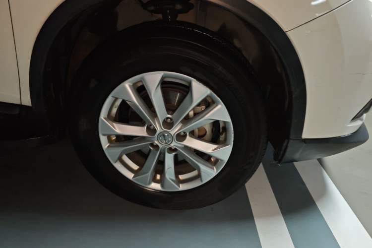 Used Nissan X-Trail 2015 2.0L CVT Comfort MAX Edition 2WD Right Front Wheel Hub