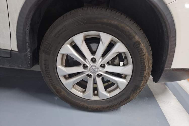 Used Nissan X-Trail 2015 2.0L CVT Comfort MAX Edition 2WD Right Front Wheel Hub
