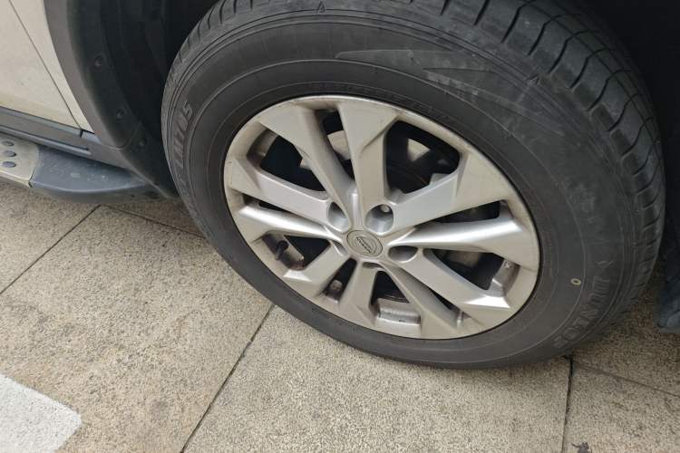 Used Nissan X-Trail 2015 2.0L CVT Comfort MAX Edition 2WD Right Front Wheel Hub