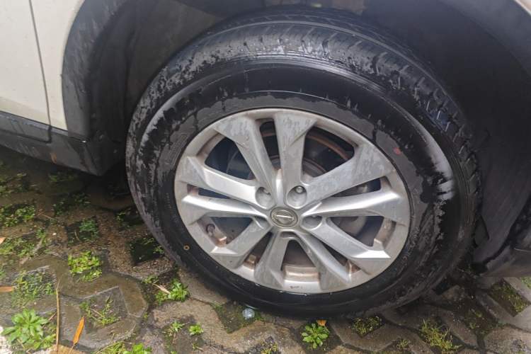 Used Nissan X-Trail 2015 2.0L CVT Comfort MAX Edition 2WD Right Front Wheel Hub