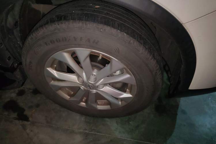 Used Nissan X-Trail 2015 2.0L CVT Comfort MAX Edition 2WD Right Front Wheel Hub