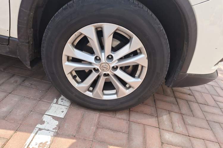 Used Nissan X-Trail 2015 2.0L CVT Comfort MAX Edition 2WD Right Front Wheel Hub