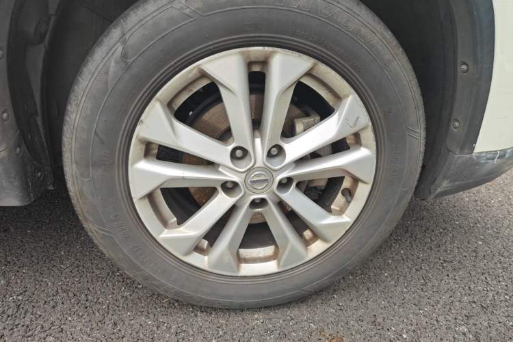 Used Nissan X-Trail 2015 2.0L CVT Comfort MAX Edition 2WD Right Front Wheel Hub