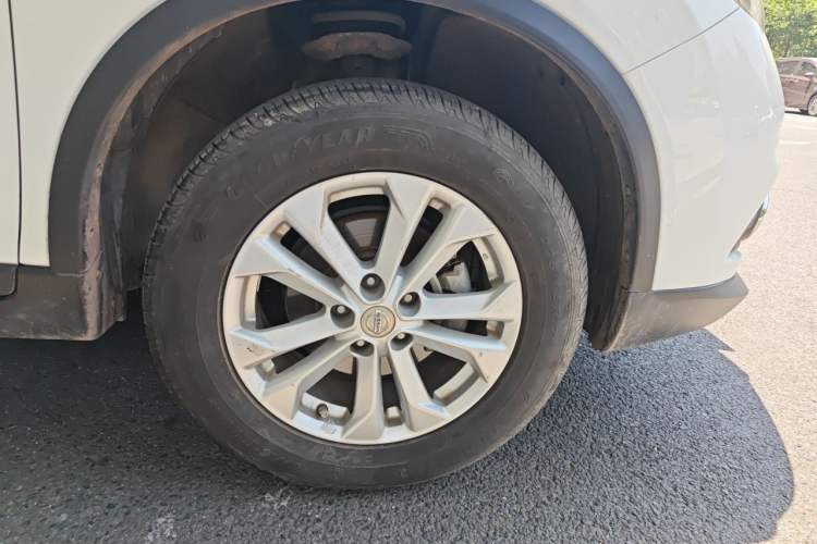 Used Nissan X-Trail 2015 2.0L CVT Comfort MAX Edition 2WD Right Front Wheel Hub