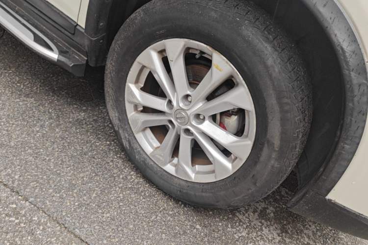 Used Nissan X-Trail 2015 2.0L CVT Comfort MAX Edition 2WD Right Front Wheel Hub