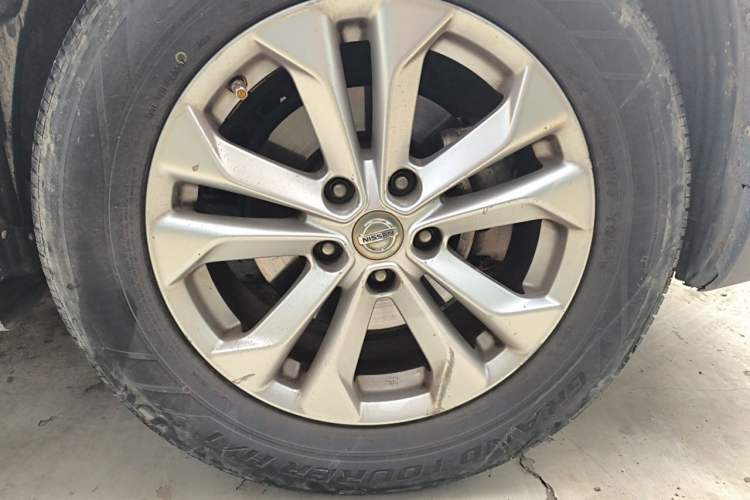 Used Nissan X-Trail 2015 2.0L CVT Comfort MAX Edition 2WD Right Front Wheel Hub