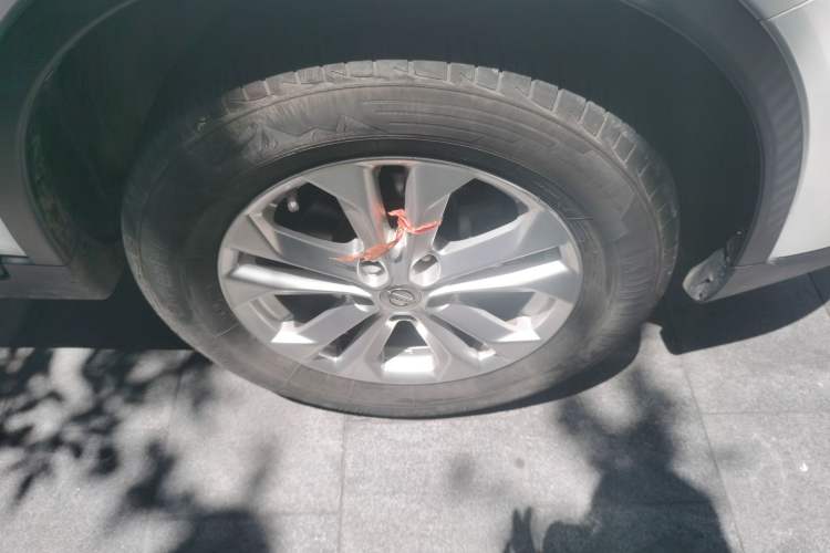 Used Nissan X-Trail 2015 2.0L CVT Comfort MAX Edition 2WD Right Front Wheel Hub
