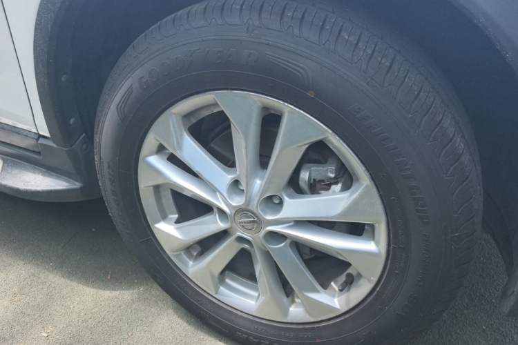 Used Nissan X-Trail 2015 2.5L CVT Leading MAX Edition 4WD Right Front Wheel Hub
