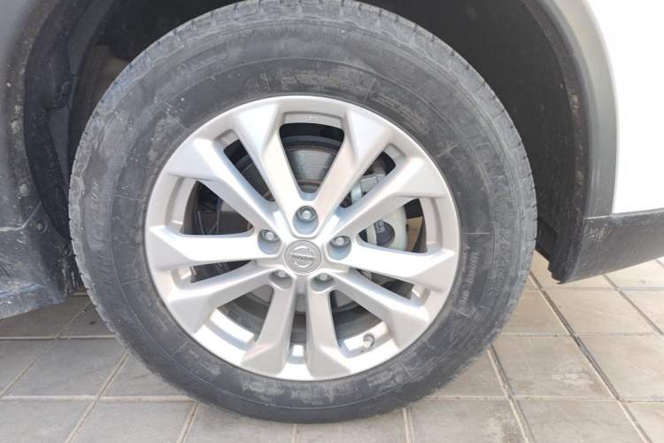 Used Nissan X-Trail 2015 2.0L CVT Comfort MAX Edition 2WD Right Front Wheel Hub