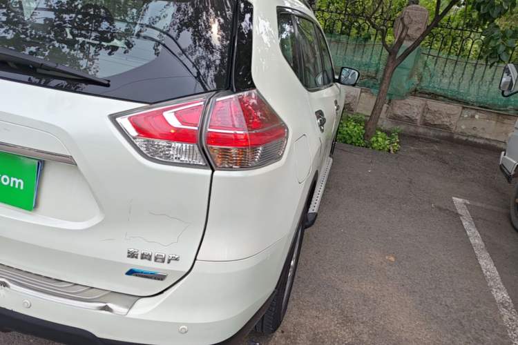 Used Nissan X-Trail 2015 2.0L CVT Comfort MAX Edition 2WD Right Rear Taillight